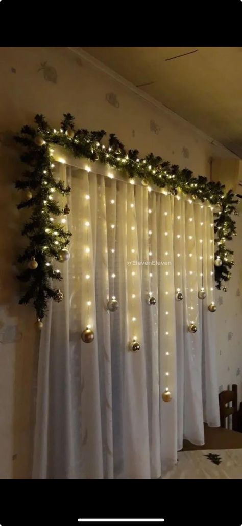 Hallway Holiday Decor, Hallway Christmas Ideas, Holiday Party Ideas Decor, Conference Room Christmas Decorations, Indoor Christmas Decorations Hallway, Wall Tree Christmas Diy, Xmas Cubicle Decorations, Office Christmas Party Table Decor, Simple Office Christmas Decorations