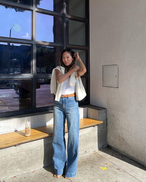 Aimee Song Outfits, Nyc Internship, Flare Denim Outfit, Outfits With Wide Leg Jeans, Aimee Song Style, New York Spring Outfits, Fall Denim Trends, Live In New York City, Wide Legged Jeans