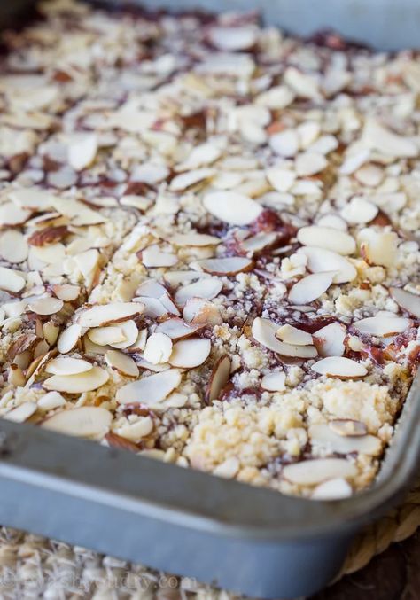 These soft and tender Raspberry Almond Bars have a shortbread cookie type crust and a wonderful almond flavor! Raspberry Almond Bars, Spiced Shortbread, Almond Desserts, Raspberry Bars, Almond Bars, Raspberry Almond, Raspberry Recipes, Cookie Bar, Raspberry Filling