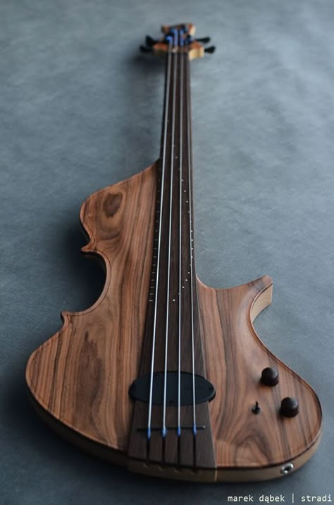 Fretless Bass Guitar, Bass Guitar Design, Bass Design, Homemade Instruments, Custom Bass, Electric Guitar Design, Guitar Kits, Guitar Photography, Bass Music