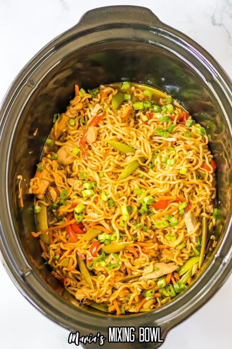 This Slow Cooker Chicken Ramen is a great way to bulk up this budget-friendly meal. Filled with tender chicken and veggies it's a great meal! Slow Cooker Chicken Ramen, Crock Pot Ramen, Work Night Dinners, Crockpot Favorites, Chicken Ramen Recipe, Stuffed Peppers Healthy, Chicken Ramen, Chicken And Veggies, Cold Cereal