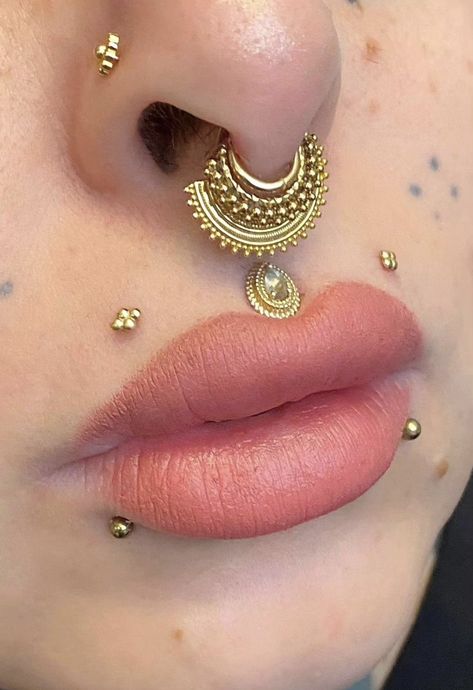 Flower Medusa Piercing, Nose Jewellery, Medusa And Vertical Labret Piercing, Gold Face Piercings, Unusual Piercings, Medusa Piercing, Face Piercings, Face Jewellery, Facial Piercings