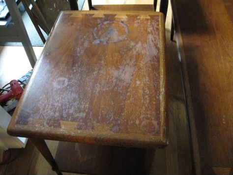 Possible to restore veneer table top??? Need to restore my dining table Round Breakfast Table, Table Refinishing, Upcycle Furniture, Refinish Furniture, Kitchen Table Makeover, Furniture Upcycling, Living Room Redo, Furniture Refinishing, Outdoor Diy Projects