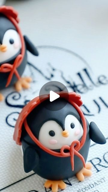 Penguin Fondant, Fondant Figures Tutorial, Fondant Cake Topper, Tasty Dessert, Video Inspiration, Fondant Tutorial, Fondant Toppers, Fondant Figures, Fimo Clay