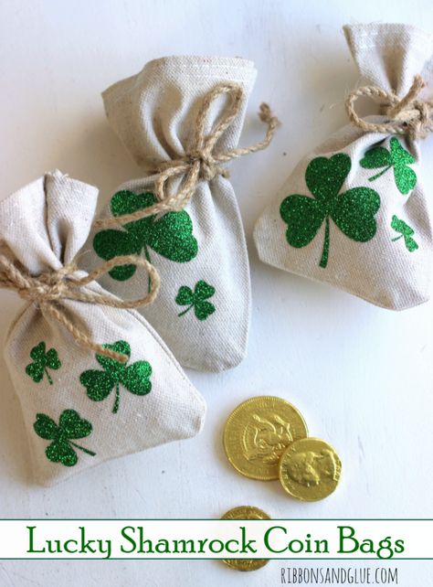 DIY Lucky Shamrock Coin Bags made out of drop cloths and green glitter heat transfer vinyl. Perfect St. Patrick's Day treat filled up with gold chocolate coins. Shamrock Gift Ideas, Coin Bag Diy, March Crafts, St Patricks Crafts, St Patricks Day Crafts For Kids, Gold Chocolate, Chocolate Coins, Lucky Shamrock, St Patrick's Day Decorations