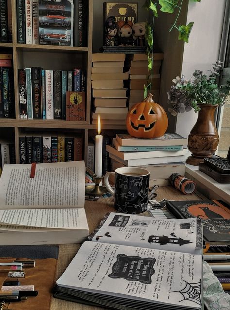 Halloween Study Aesthetic, Dark Academia Literature, Dark Academia Room Ideas, Academia Room, Cozy Desk, Dream Library, Desk Inspiration, Study Aesthetic, Academia Aesthetic