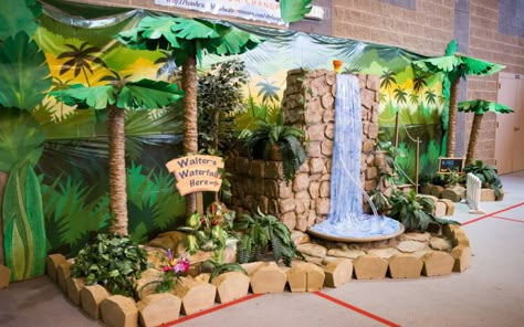 Jungle Theme Decoration Ideas, Jungle Theme Classroom Decorations, Vbs Ocean Theme, Childrens Ministry Decor, Ocean Vbs, Jungle Theme Decorations, Safari Birthday Party Decorations, Jungle Theme Classroom, Africa Day