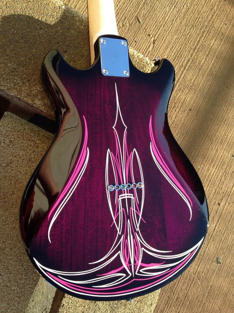 Guitar Design Drawing, Guitar Custom Paint Design, Pinstripe Guitar, Pinstriping Ideas, Pinstriping Art, Sign Painting Lettering, Kustom Paint, Pinstripe Art, Super Cool Stuff