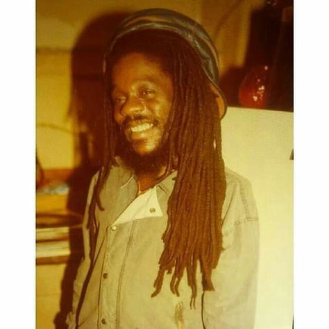 Dennis Brown Dub Music, Dennis Brown, Reggae Artists, Music Do, Reggae Music, Locs, Musician, Prince, Hair Styles