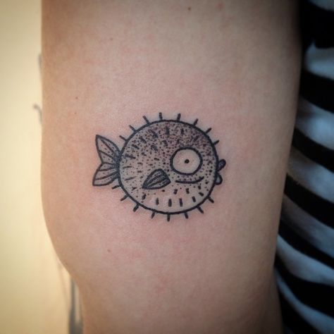 suflanda's photo on Instagram Blowfish Tattoo, Pufferfish Tattoo, Deep Sea Tattoo, Nike Tattoo, Autumn Tattoo, Makeup Tattoo, Muster Tattoos, Fish Tattoo, Traditional Tattoo Design