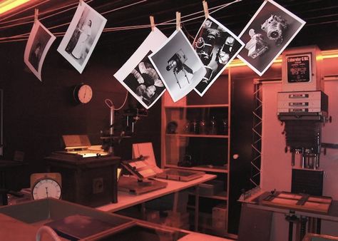 Dark Room Photography, Detective Aesthetic, Room Photography, Vevey, Tim Drake, Life Is Strange, Dark Room, Escape Room, Red Aesthetic