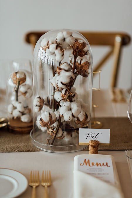 Cotton Flower Centerpiece, Glass Dome Decoration, Cotton Decorations Ideas, Cotton Flower Wedding, Cotton Wedding Decor, Dried Cotton Flower, Cotton Centerpiece, Elegant Brunch, Cotton Branches