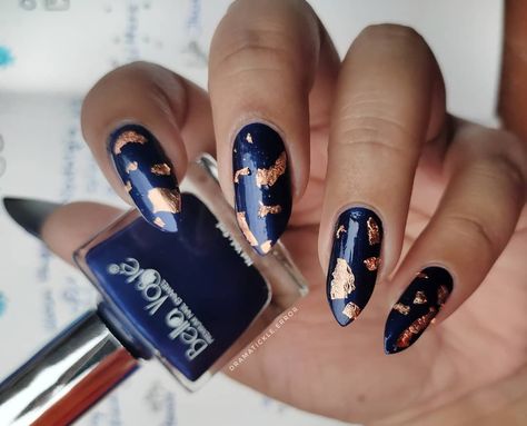 Copper Foil Nails, Blue And Copper Nails, Nail Glossy, Shiny Nails Designs, Copper Nails, Metallic Nail, Metallic Nail Polish, Wow Nails, Shiny Nails