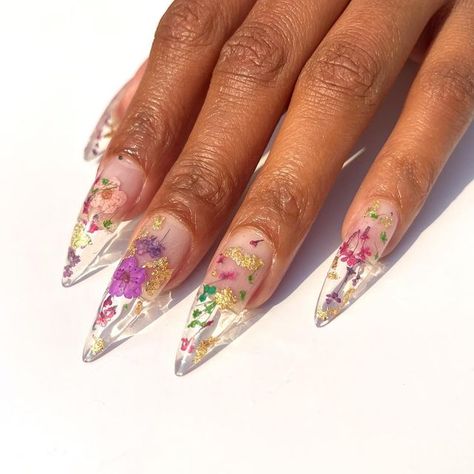 Transparent Nails With Flowers, Transparent Flower Nails, Flower Resin Nails, Gel X Flower Nails, Clear Nails With Flower Design, Flower Capsule Nails, Flower Gel X Nails, Spring Nails Encapsulated, Milky Flower Nails