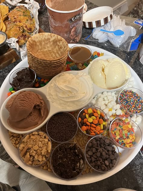 Ice Cream Topping Charcuterie Board, Snack Board Sleepover, Ice Cream Charcuterie Board, Candy Board Ideas, I’ve Cream Charcuterie Board, Ice Cream Board, Icecream Sundae Bar, Bring A Board Night, I’ve Cream Sundae Bar Toppings