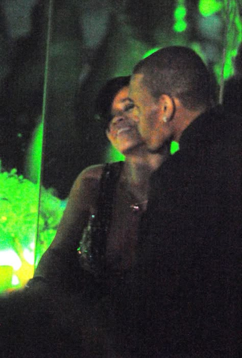 🦋@𝒗𝒍𝒐𝒏𝒆𝒎𝒊𝒎𝒊𝒊🦋 Chris Brown Funny, Chris Brown And Rihanna, Chris Brown Videos, Rihanna Photos, Black Love Couples, Rihanna Fenty, Hollywood Life, Power Couple, Chris Brown