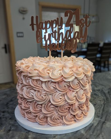 Rose Gold Cake 21 Birthday Cake Ideas For Her, Rose Gold Birthday Cake, Dirty Thirty Cake, Rose Gold Birthday, Rose Gold Cake, 60th Birthday Decorations, Gold Birthday Cake, 21st Birthday Cakes, 21st Birthday Cake