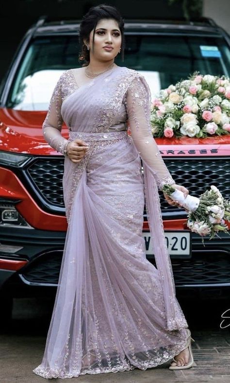 Designer Sarees For Birthday Party, Wedding Dress For Reception Brides, Marriage Reception Dress Indian, Designer Sarees Wedding Receptions, Fancy Sarees Wedding Reception, Saree For Engagement Brides, Jin Girl Version, Designer Sarees Wedding Party Wear, Reception Saree For Bride