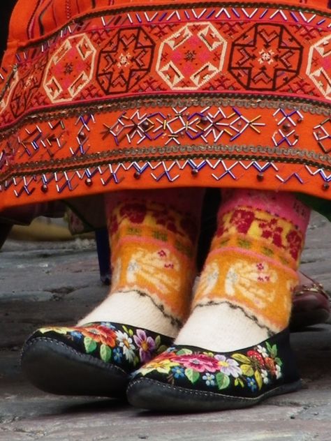 Estonian Symbols, Folk Bedroom, Muhu Tikand, Eesti Rahvariided, Estonian Clothing, Colourful Embroidery, Bulgarian Embroidery, Folk Culture, Intangible Cultural Heritage