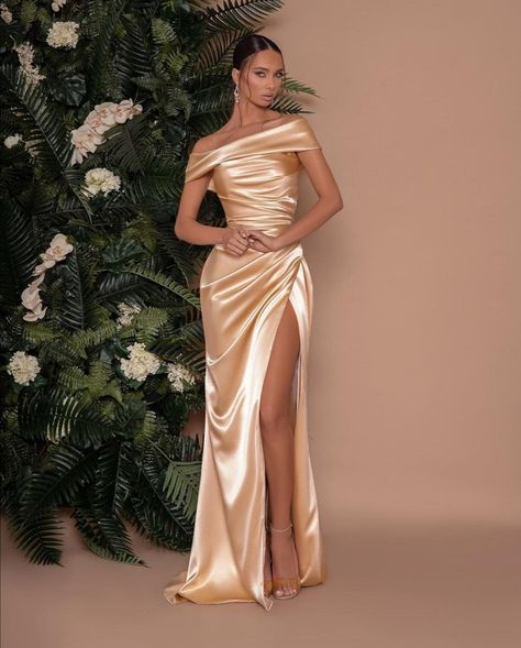 Gala Dress Inspiration, Mermaid Gown Design, Bridesmaid Dress Styles Satin, Champagne Dress Formal, Birthday Long Dress, Formal Dress Corset, Elegant Gold Dress, Corset Long Dress, Gold Mermaid Prom Dress