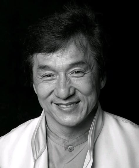 هاكونا ماتاتا, Jackie Chan, Celebrity Portraits, Martial Artist, Portrait Sketches, Famous Men, Finger Painting, Black And White Portraits, Actor Photo