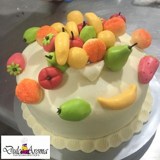 Receta Cómo hacer MAZAPÁN casero. Seasonal Desserts, Candy Truffles, Colombian Food, Ice Cream Candy, Cake Truffles, Xmas Cookies, Dessert Sauces, Candy Desserts, Ice Cream Desserts