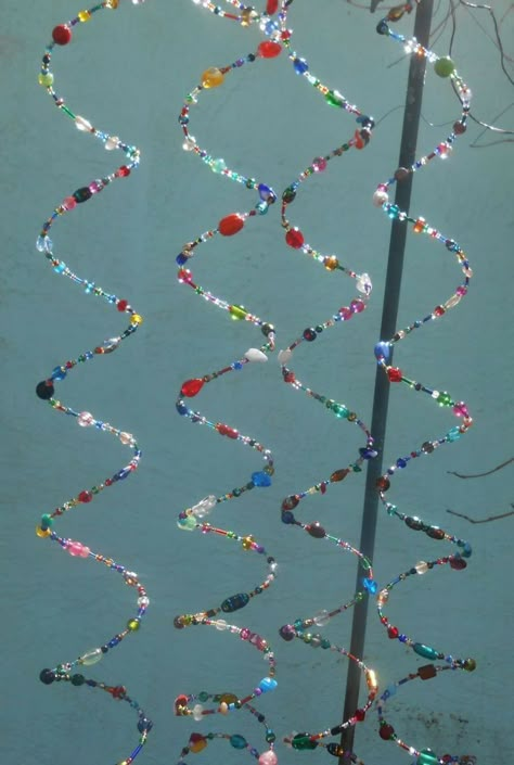 Carillons Diy, Diy Wind Chimes, Handmade Glass Beads, Beaded Crafts, Crystal Suncatchers, Wire Crafts, Dreamcatchers, Garden Crafts, Beads And Wire