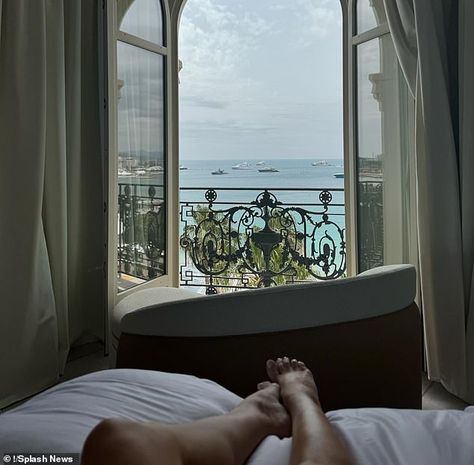 Rich Wife Lifestyle, France Hotel Aesthetic, Rosie Huntington Whiteley Date Night, Paris Hotel With Balcony, Rosie Huntington Whiteley Victorias Secret, London Hotel Room View Night, Wealthy Lifestyle Luxury, Rosie Hw, Luxury Lifestyle Aesthetic