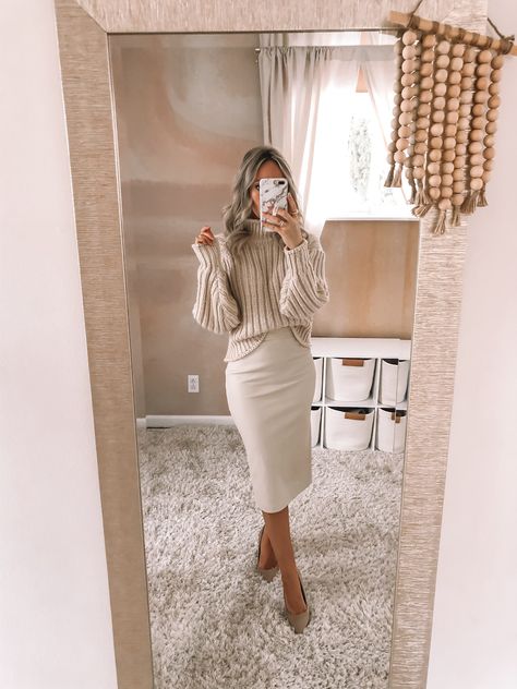 Beige Faux Leather Skirt Outfit, Cream Pencil Skirt Outfit, Nude Leather Skirt Outfit, Cream Leather Skirt Outfit, Faux Leather Skirt Outfit Fall, Beige Leather Skirt Outfit, White Leather Skirt Outfit, High Waist Skirt Outfit, Business Skirt Outfits