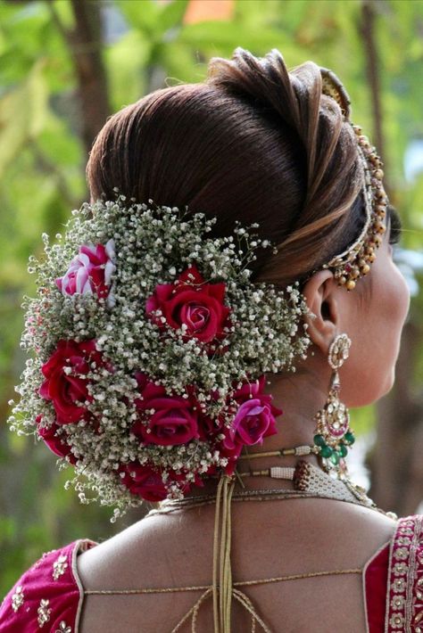 Bridal Bun Hairstyle, Hairstyles For Indian Wedding, Bridal Hair Decorations, Wedding Bun, Flower Bun, Indian Bride Makeup, Bridal Bun, Traditional Hairstyle, Bridal Hair Buns