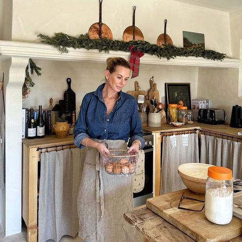 Charlotte Reiss on Instagram: "Prepping a tween themed cake for my New Years Eve Birthday daughter Vivienne today 🎂 Quite extraordinary how many of you also have Christmas week Birthdays after all your comments in todays stories. An enormous chorus filled “Happy Birthday” to you all! #vivietmargot #inmykitchen #christmasbirthday #provençalkitchen #frenchkitchen" French Provincial Decor Kitchen, New Years Eve Birthday, Build Kitchen Island, Provence Kitchen, French Provincial Decor, Bistro Apron, Birthday Daughter, European Kitchens, French Country Kitchens