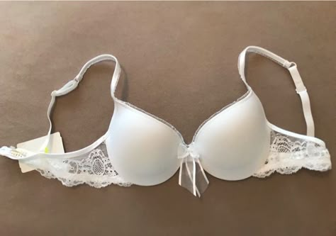 White Bra Aesthetic, Cute Undergarment Sets, Hoodie Layout, Undergarment Set, Bra Outfit, Wife Style, Pretty Bras, White Bra, Closet Clothes