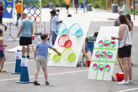 Families gather at Fort Belvoir Elementary School, June 1, for the PTO Spring Carnival. The event is a fundraiser to support PTO activities. Carnival Day At School, School Carnival Ideas, Carnival Games For School, Pto Activities, Carnival Fundraiser, Spring Event Ideas, Elementary School Fundraisers, Carnival Party Games, School Carnival Games