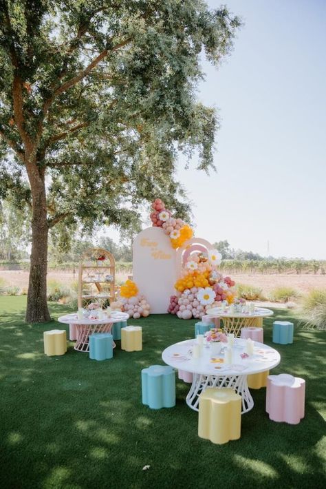 Kara's Party Ideas Five is a Vibe Groovy Birthday Party | Kara's Party Ideas White Daisy Cake, Flower Balloon Garland, Five Is A Vibe, Groovy Birthday Party, Daisy Cupcakes, Daisy Cake, Painting Station, Surf Party, Groovy Birthday