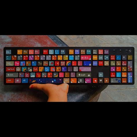 Custom Keyboard Ideas, Painted Keyboard Ideas, Keyboard Painting Ideas, Laptop Makeover, Painted Keyboard, Keyboard Painting, Key Caps Keyboard, Laptop Painting, Keyboard Drawing