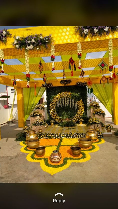 Haldi Decors At Home, Pithi Decoration Backdrop, Mangalsnanam Decors For Bride, Haldi Mandap Decoration, Pelli Kuthuru Decoration At Home, Pithi Decoration, Mangala Snanam Decoration, Haldi Stage Decoration, Home Design 2023