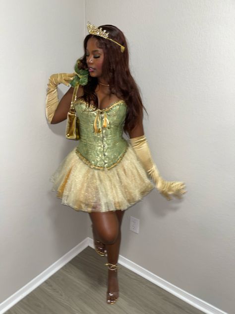 Princess tiana halloween costume Princess Tiana Halloween Costume, Princess Tiana Costume, Tiana Costume, Black Cosplayers, Frog Costume, Cute Disney Outfits, Trio Halloween Costumes, Mixed Curly Hair, Pretty Halloween Costumes