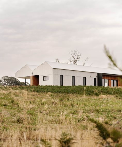 A Sustainable Strawbale Home With Panoramic Country Views Country Views, California Bungalow, External Cladding, Passive Design, Timber Windows, Timber Cladding, Space Architecture, Building A New Home, Double Glazing