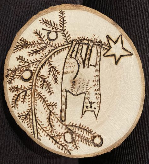 Wood Burning Ideas Christmas, Wood Burned Ornament, Christmas Woodburning Ideas, Christmas Pyrography Ideas, Woodburning Art Christmas, Pyrography Ideas Inspiration, Wood Burning Xmas Ornaments, Woodburned Christmas Ornament, Wood Burning Patterns For Beginners