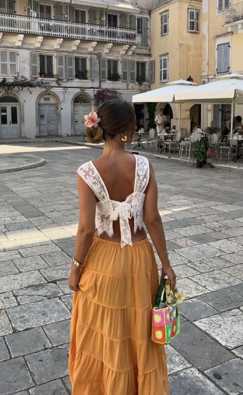 Rome Italy Outfits, Beachy Boho Style, Europe Summer Outfits, Chic Resort Wear, Brown Sequin Dresses, Greece Outfit, Poolside Fashion, European Summer Outfits, Europe Outfits