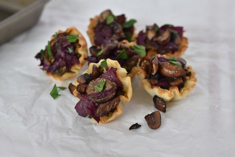 Vegan Mushroom Pesto Tartlets Tartlets Savory, Mushroom Tartlets, Mushroom Pesto, Tartlets Recipe, Mushroom Stew, Vegan Mushroom, Veg Dishes, Cremini Mushrooms, Strawberry Salad