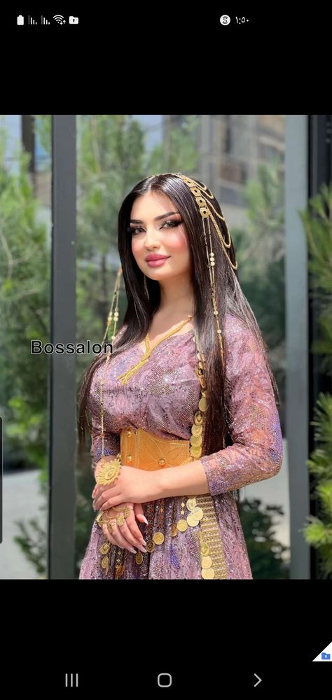 Jle Kurde, Kurdish Fashion, Diy Pottery, Beautiful Body, Gold Fashion, Plus Size Blouses, Girly Photography, Flower Dresses, Crystal Chandelier