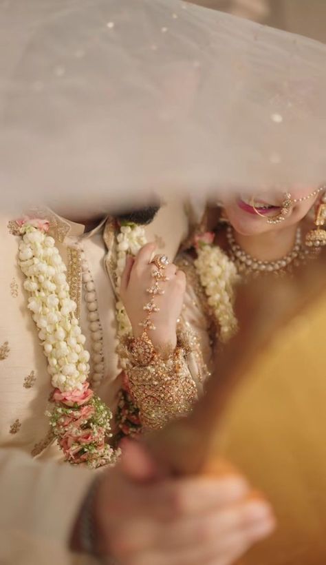 Nikkah Shoot, Trending Summer Nails, Muslim Wedding Photography, Wedding Wishlist, Wedding Portrait Poses, Wedding Photoshoot Props, Personalized Wedding Decor, Wedding Mehndi, Wedding Picture Poses