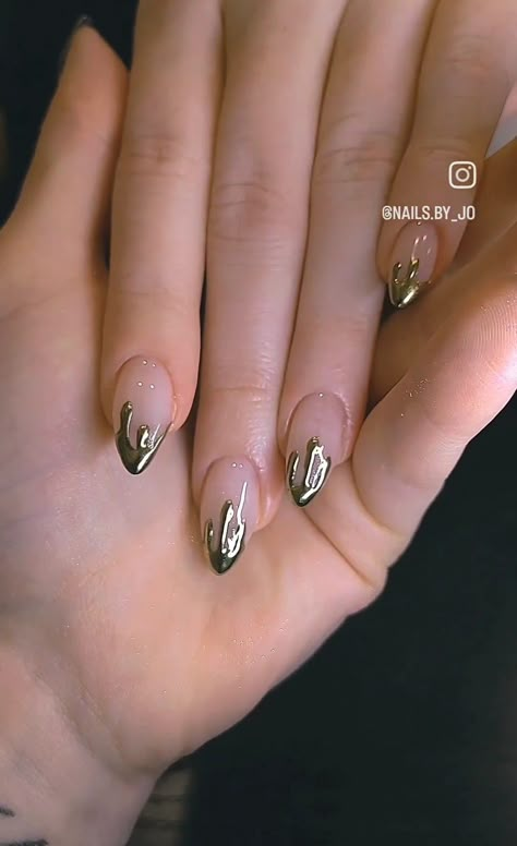 Gold nails Almond Nails Drip Design, Dripping Nails Design, Dripping Gold Nails, Drip Almond Nails, Drip Design On Nails, Metallic Drip Nails, Silver Drip Nails, Nail Drip Design, Drip French Tip Nails