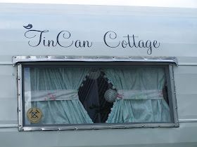 Shabby Chic Caravan, Shabby Chic Campers, Vintage Glamping, Caravan Life, Glam Camping, Homemade Curtains, Old Campers, Go Glamping, Vintage Campers Trailers