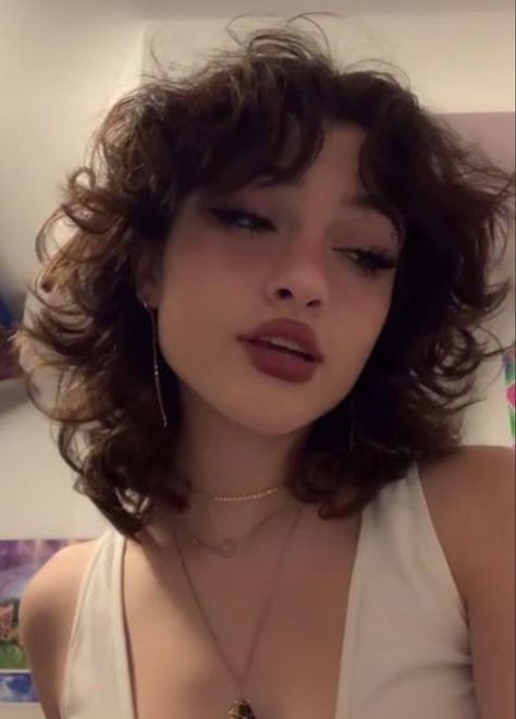 Oval Face Haircuts Short, Curly Wolf Cut, Poofy Hair, Natural Curly Hair Cuts, Wolf Haircut, Short Grunge Hair, Oval Face Haircuts, Bella Hair, Hair Inspiration Short