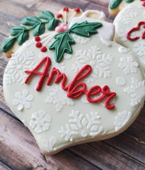 Christmas Gift Cookies Decorated, Christmas Cookies With Names, Christmas Birthday Cookies, Santa Cookies Decorated, Initial Cookies, Fancy Sugar Cookies, Personalized Christmas Cookies, Xmas Cakes, Cookie Board