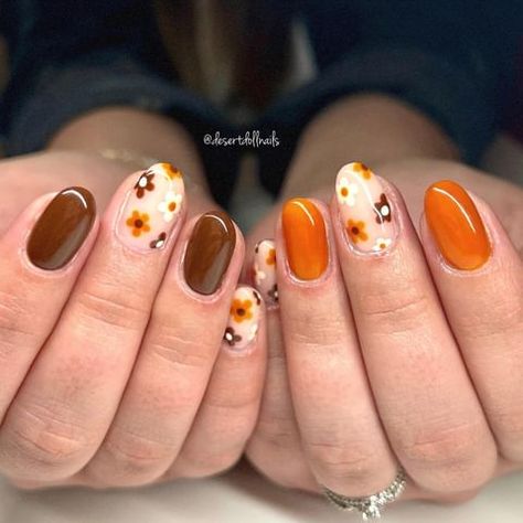 tayler webb (@desertdollnails) | Instagram profile Flowers For Fall, Spice Nails, Pumpkin Spice Nails, Summer Nails Colors Designs, Color Block Nails, Thanksgiving Nail Art, Velvet Nails, Retro Nails, Fall Nail Trends