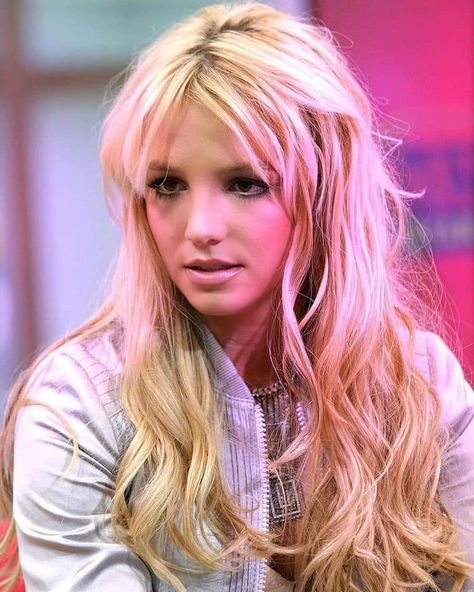 Britney Spears 2000s, Britney Spears 2000, Prettiest Women, Britney Spears Outfits, Britney Spears Photos, Britney Spears Pictures, Girls Run The World, Prettiest Girl, Ryan Seacrest