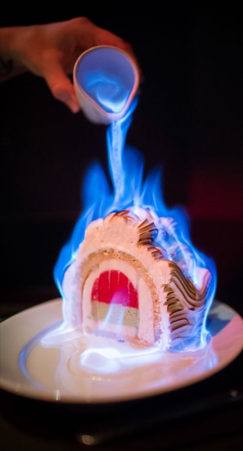 Baked Alaska Flambe, Flambe Desserts, Baked Alaska, Hot Dish, Themed Desserts, Healthy Brain, Fancy Desserts, Plated Desserts, Ice Cream Cake